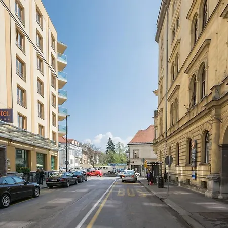 Fine Dalmatinova * Ljubljana