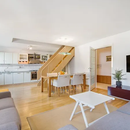 Apartment Fine Dalmatinova *